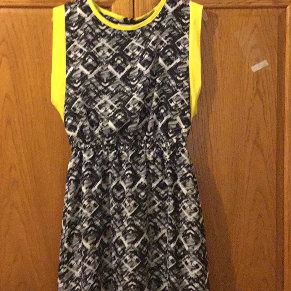Yellow and black sleeveless dress size medium by charming Charlie